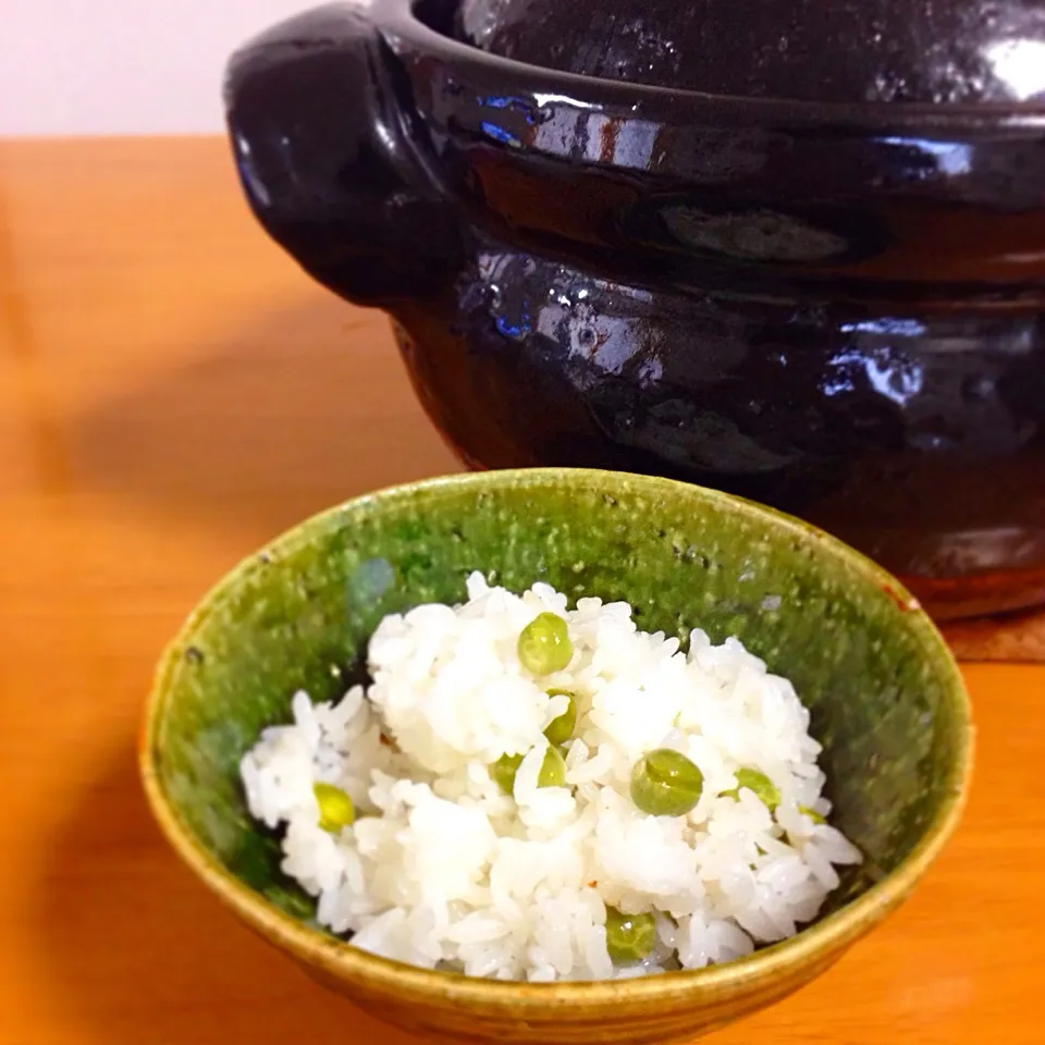 豆ごはん  伊賀土鍋釜焚きごはんはふっくらツヤツヤ❤️うすいえんどうの色も鮮やかに仕上がります！|kctreeさん