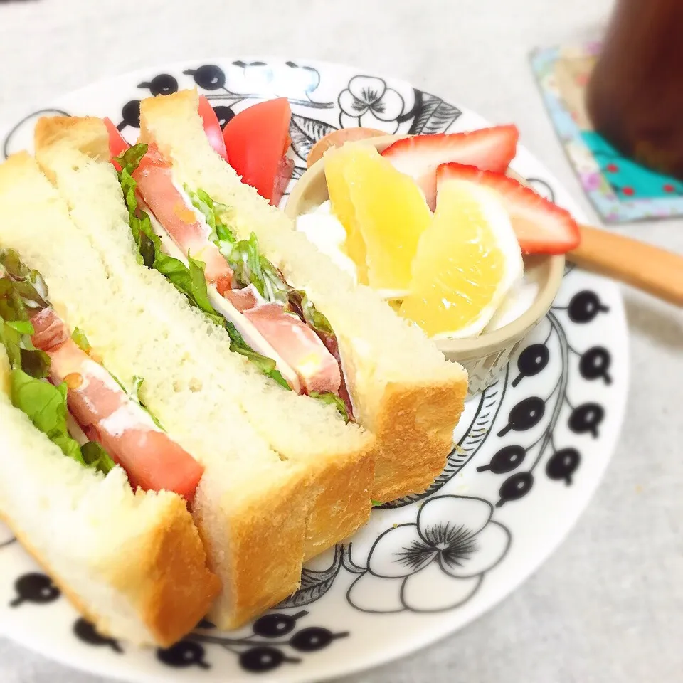 Snapdishの料理写真:今日の朝食*＊♡ サンドイッチ.|Fumiyoさん