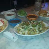 Snapdishの料理写真:nachos and quesadillas #Mexicancuisine #jalepenos #spicy|latrissaさん