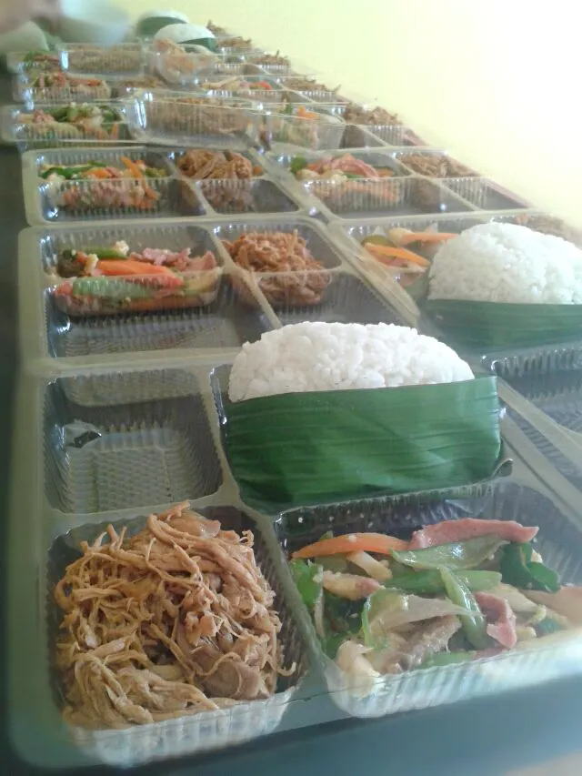 Lunch Box
- White Rice
- Saute Baby Corn
- Chicken chop Teriyaki Sauce|Wildan Alifiさん