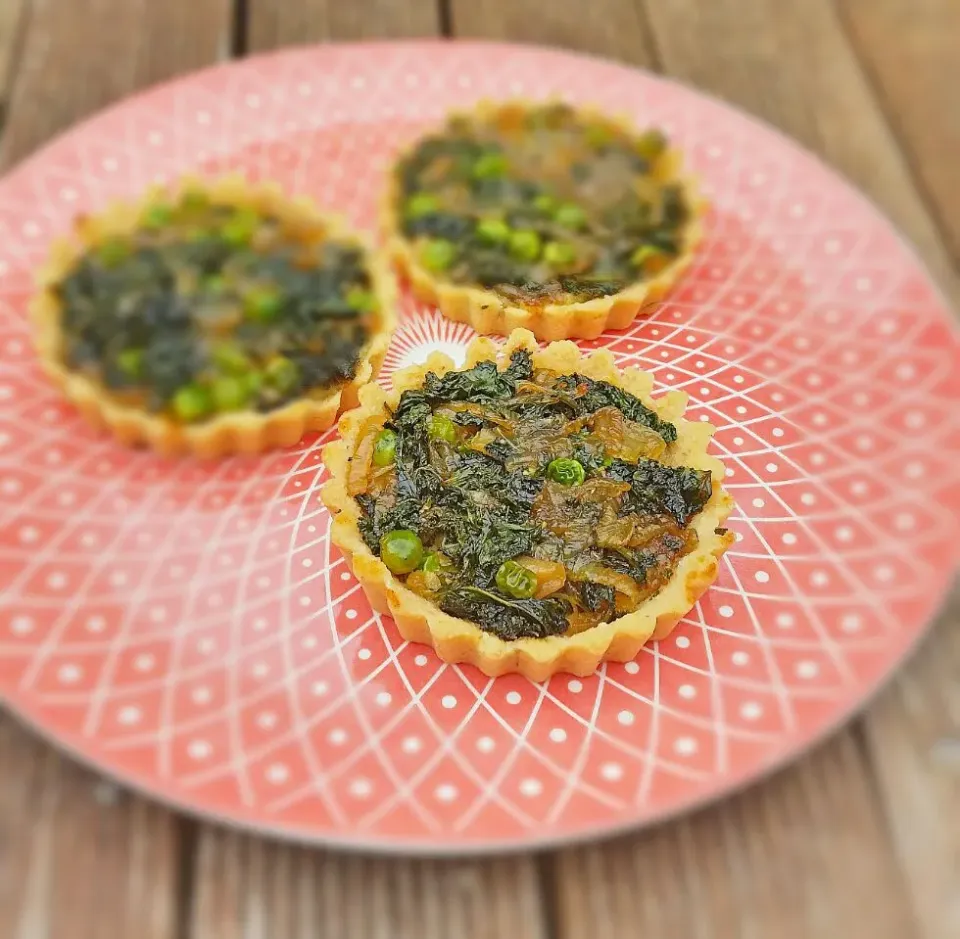 Paleo Kale & Onion Tart on an Almond Rosemary base|hello sweetpea!さん