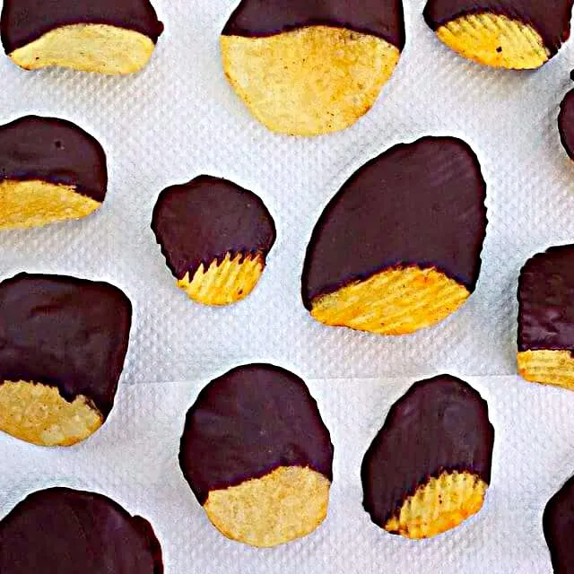 chocolate dipped potato chips|CHUENCHAIさん