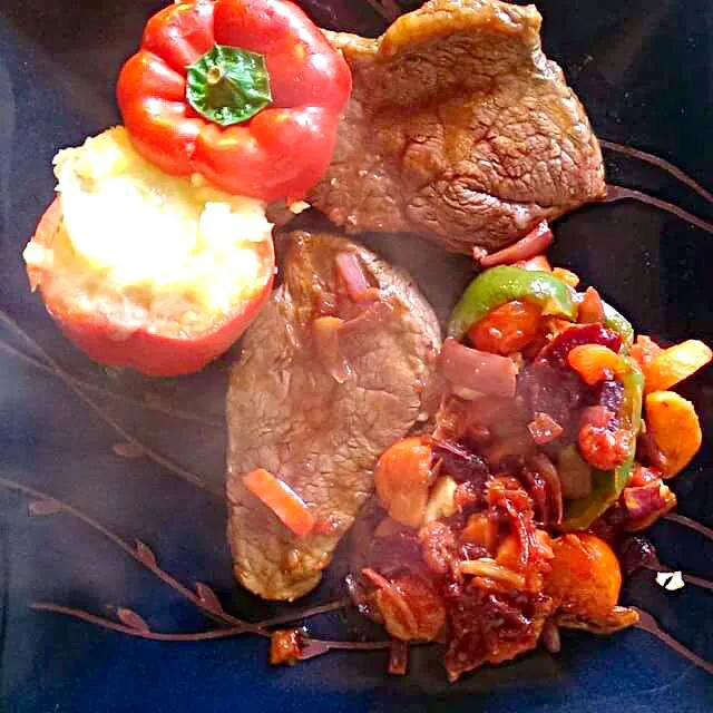 steak with garlic mashed potato stuffed red pepper|CHUENCHAIさん