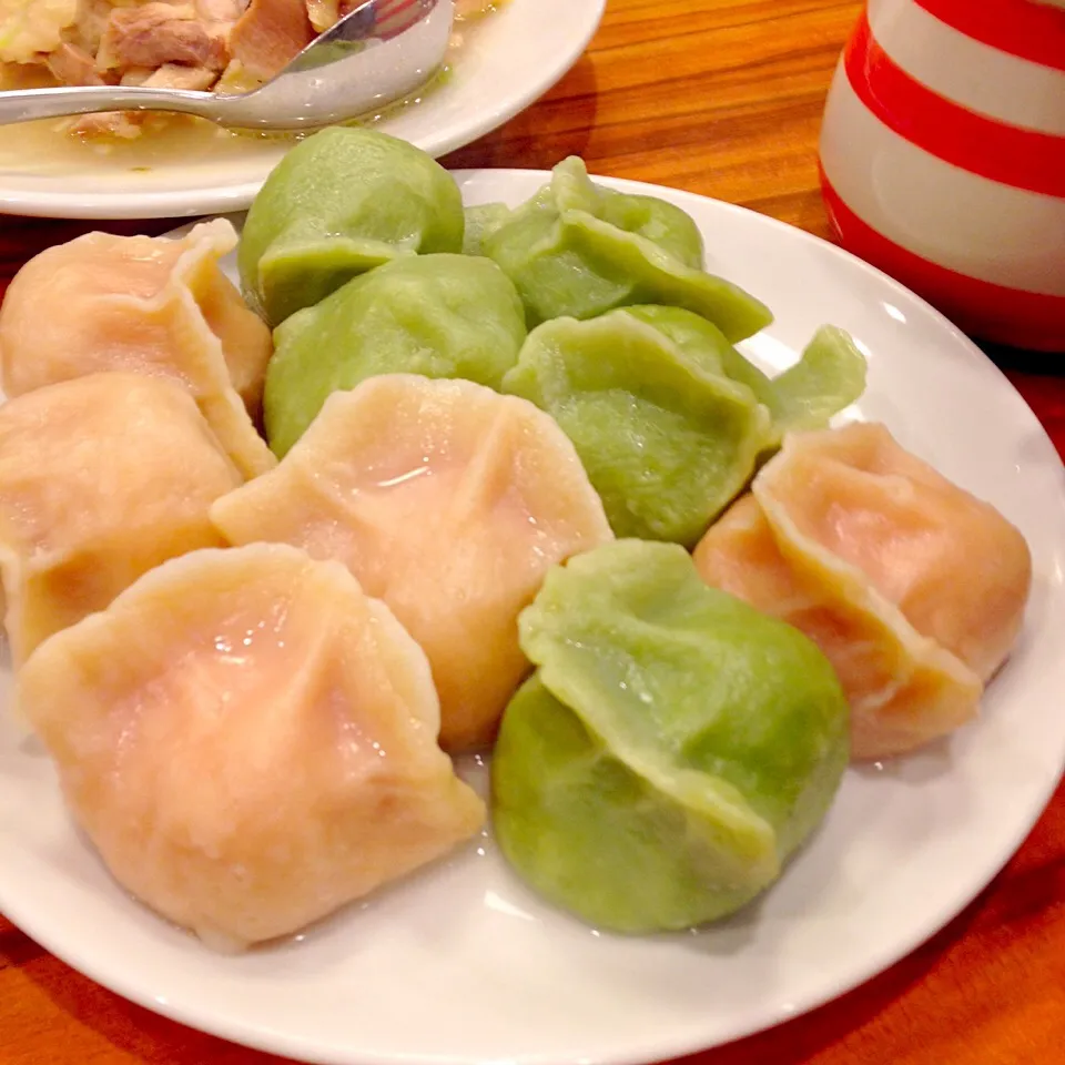 セロリ水餃子と桃肌水餃子のセット|yumyum😋さん