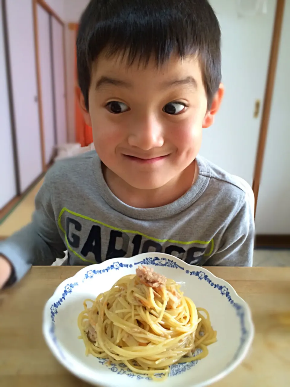 次男君と昼食。
和風カルボナーラ
ツナと塩昆布は、
多めのリクエスト（笑）|食キングさん