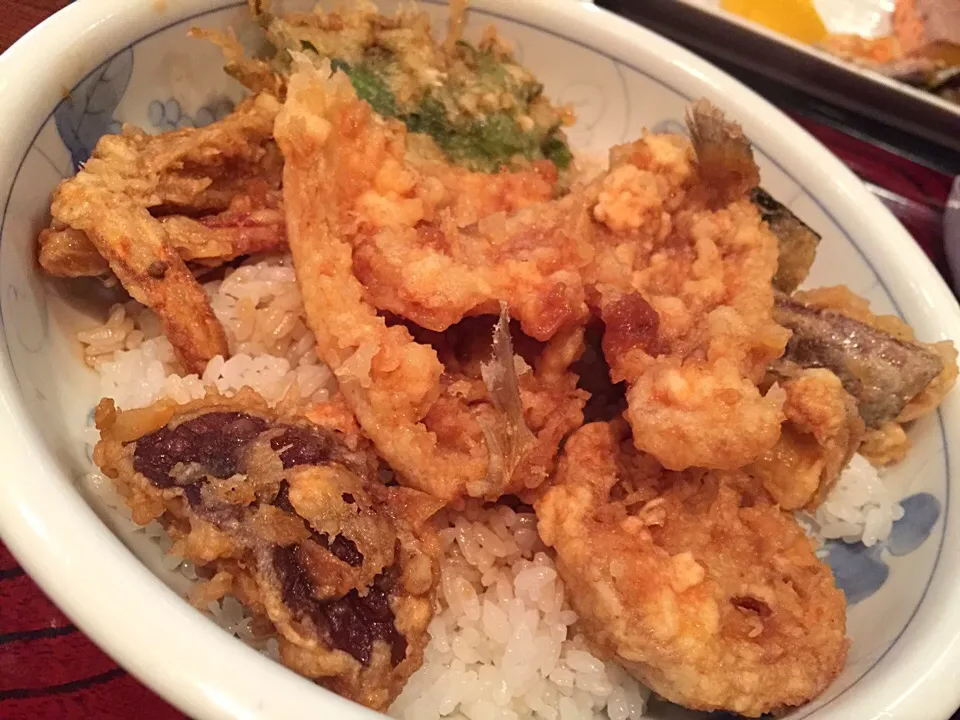 鱚と野菜の天丼を。野菜が旨いねぇ。|たけうちさん