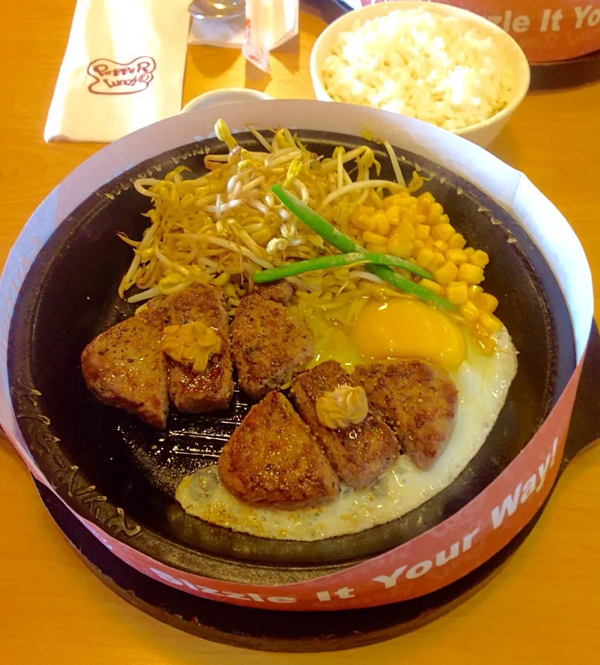 Double Humburg Steak with Egg|Mariano Ngさん