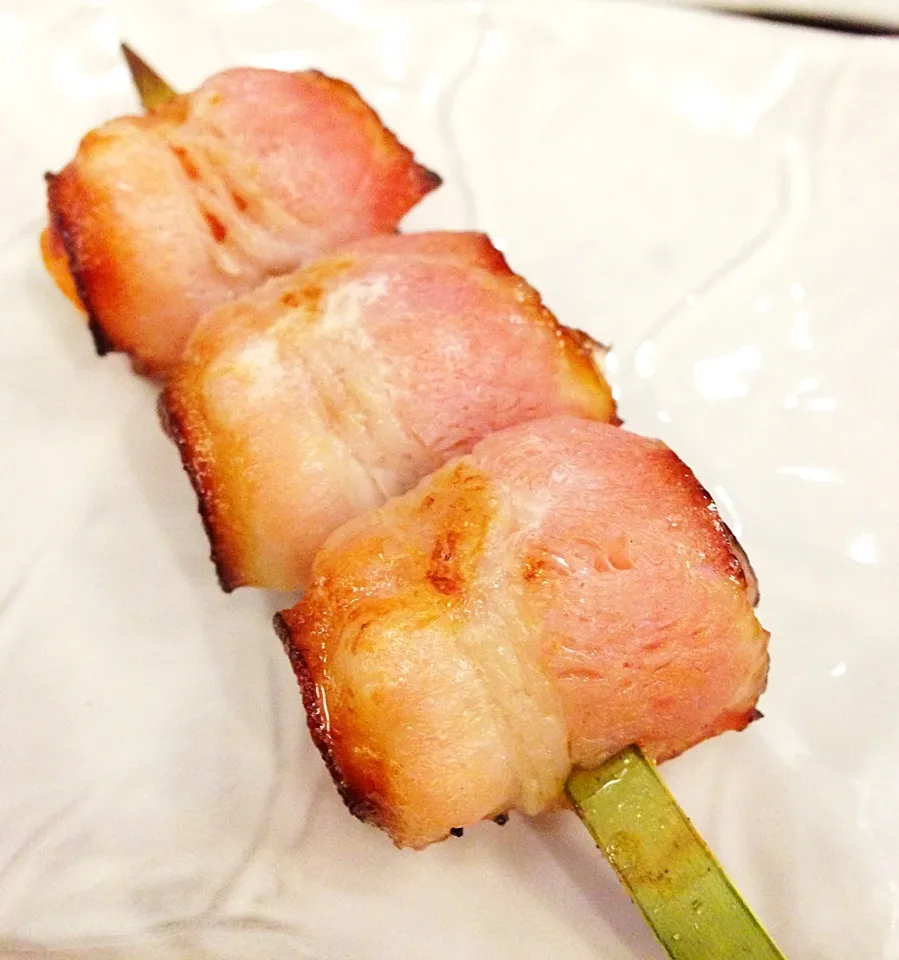 Snapdishの料理写真:Bacon wrapped with tomato@Sumire Yakitori, Icon Village, Tanjong Pagar|coxiella24さん