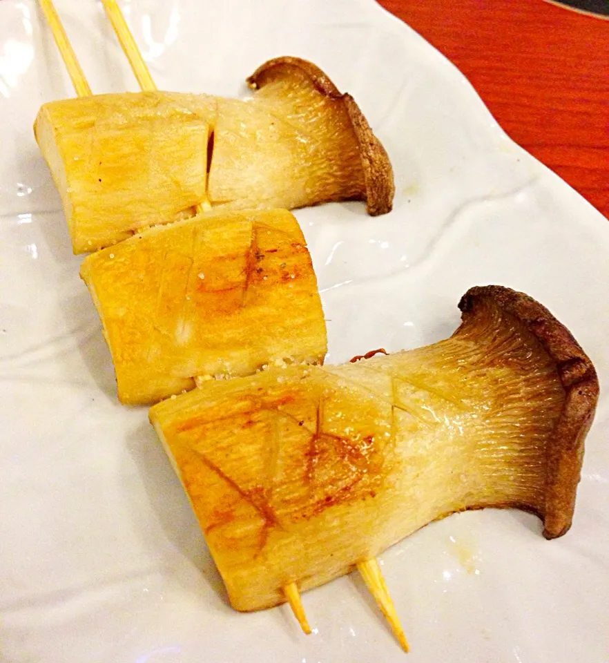 Oyster mushroom with salt@Sumire Yakitori, Icon Village, Tanjong Pagar|coxiella24さん