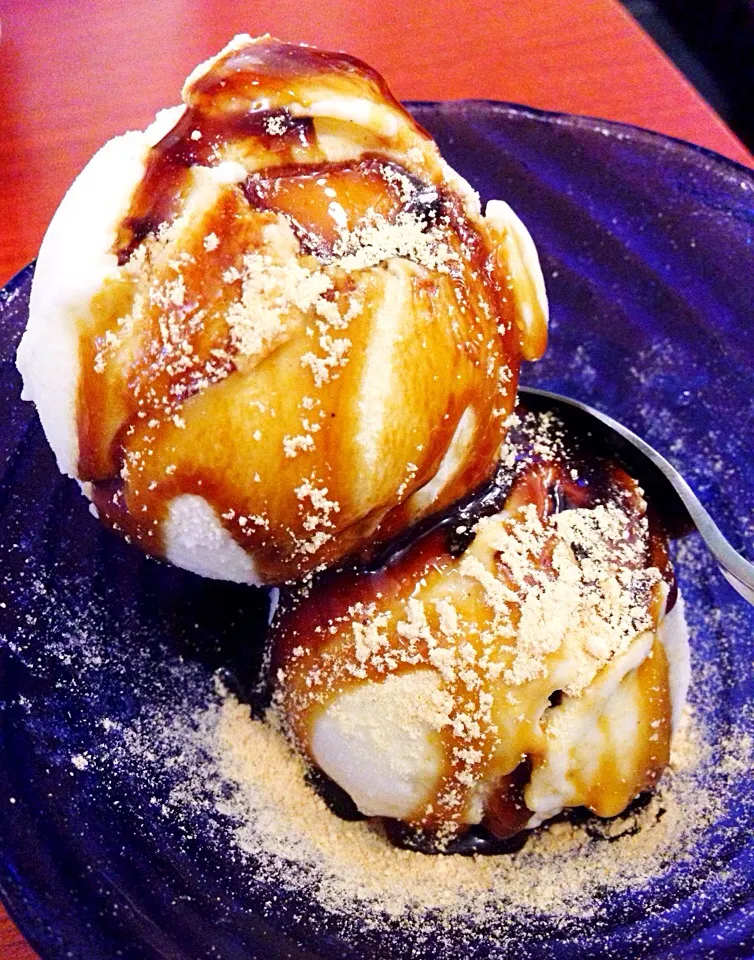 Vanilla ice cream with soya bean powder and brown sugar syrup@Sumire Yakitori, Icon Village, Tanjong Pagar|coxiella24さん