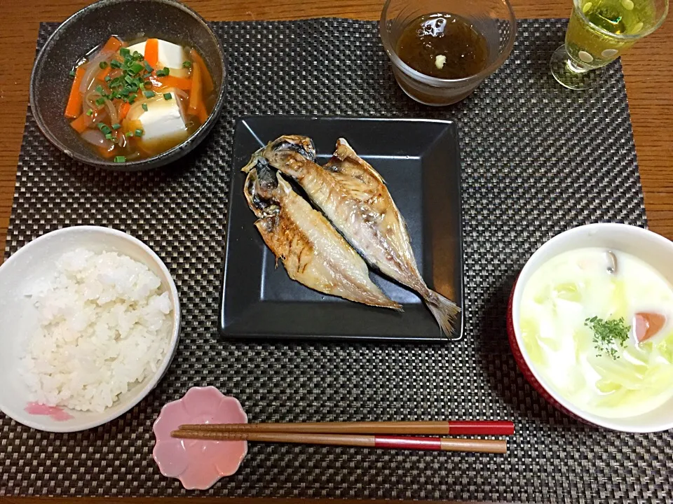 Snapdishの料理写真:晩御飯☆アジの干物、春キャベツシチュー、もずく、豆腐あんかけ|みっこさん