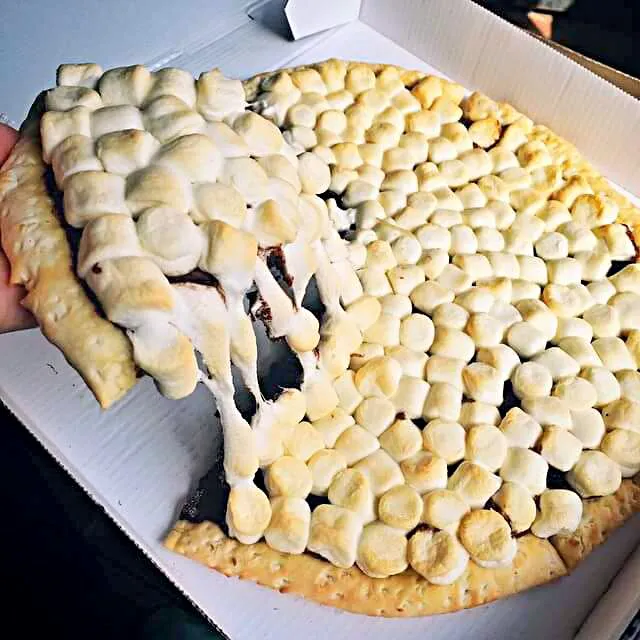 chocolate pizza with marshmallow|CHUENCHAIさん