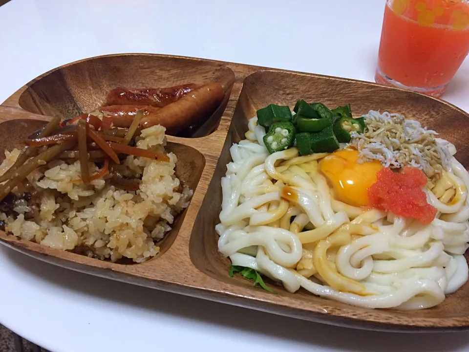 Snapdishの料理写真:うどんと炊き込みご飯と。|ひなさん