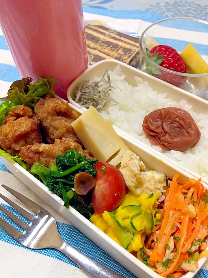 Snapdishの料理写真:今日のお弁当  鶏の唐揚げ#筍煮#春菊のニンニク炒め#カボチャサラダ#人参とツナサラダ|ようこさん