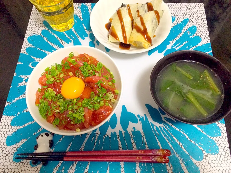 小松菜と玉ねぎのスープ、納豆春巻き、まぐろユッケ丼|RinRinさん