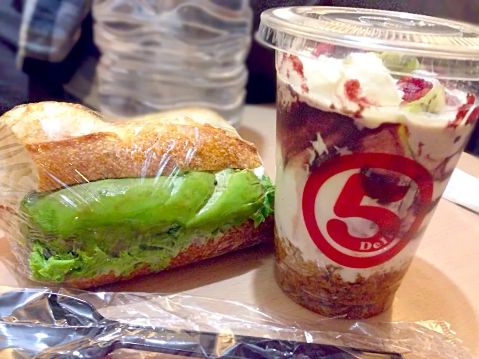 Snapdishの料理写真:Acai & Yogurt Granora and Avocado & Tuna Bread Takeout|chan mitsuさん