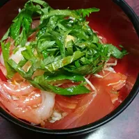 Snapdishの料理写真:マグロと甘エビの丼 #丼 #マグロ #甘エビ|めるしぃ((●ﾟνﾟ)さん