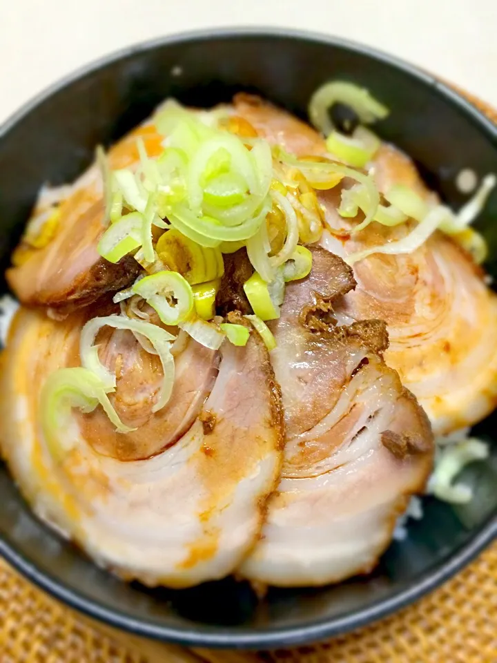 Snapdishの料理写真:かっぴーさんの料理 🐷バラチャーシューでチャーシュー丼(♡艸♡)|まぁちゃんさん