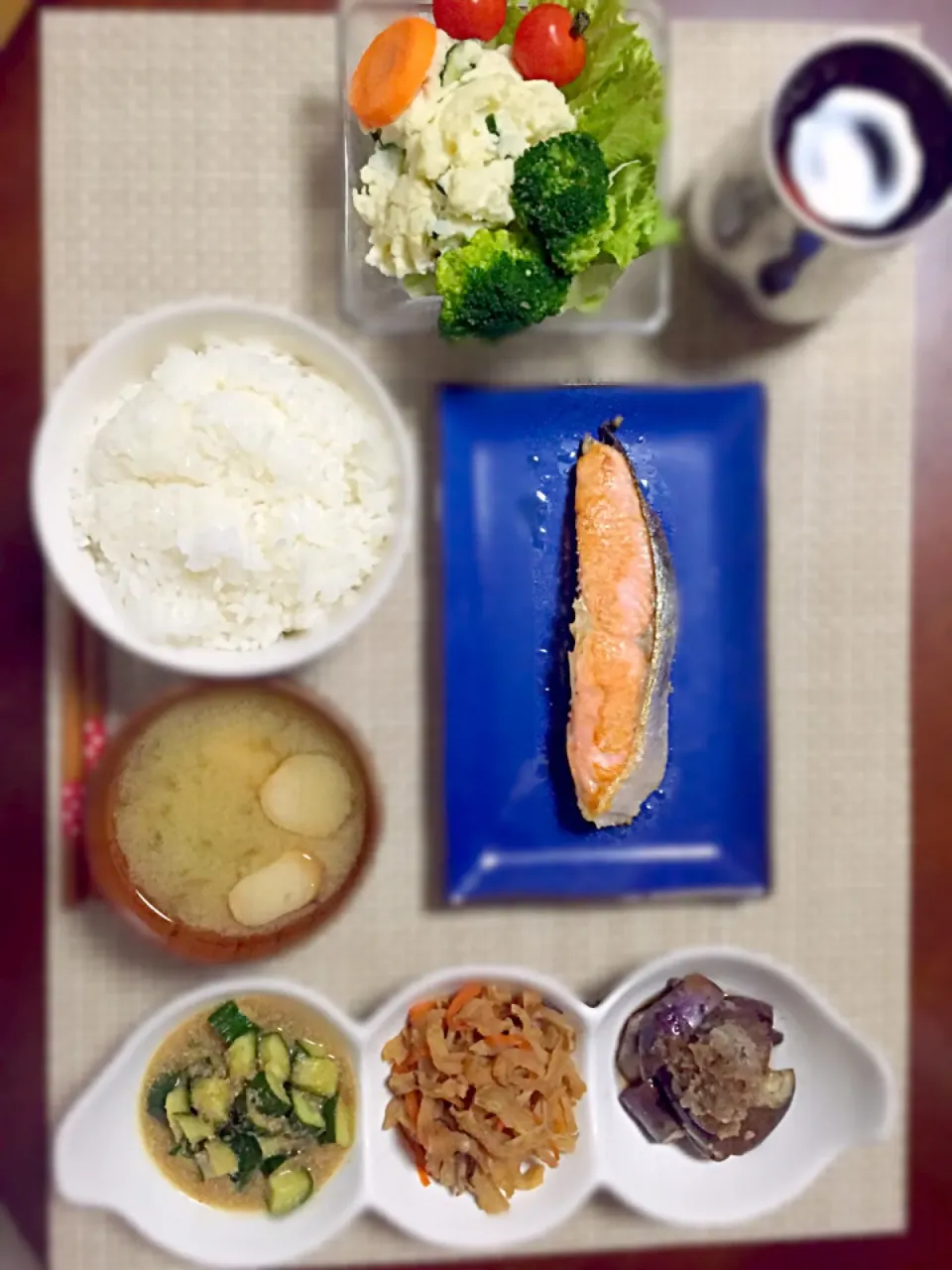 おふのお味噌汁&ポテトサラダ&鮭の塩焼きナスのおろしポン酢がけ&梅きゅうり&切り干し大根❤︎|あゆかさん