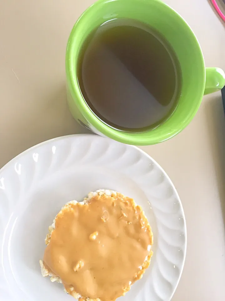 Rice cake with peanut butter|Cinthia Martinezさん