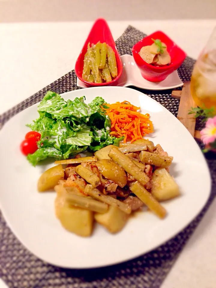 今日の晩御飯/とり肉とごぼうとジャガイモの五香粉焼き＆ふきのキンピラすりピーナツ和え＆イワシの新生姜煮|BabyRIKAさん