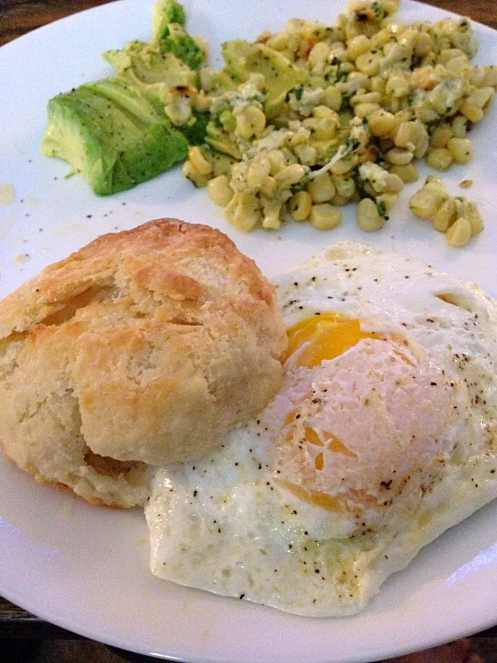 Snapdishの料理写真:Buttermilk biscuits with eggs avocado and sweet corn relish|Melissa Cowleyさん