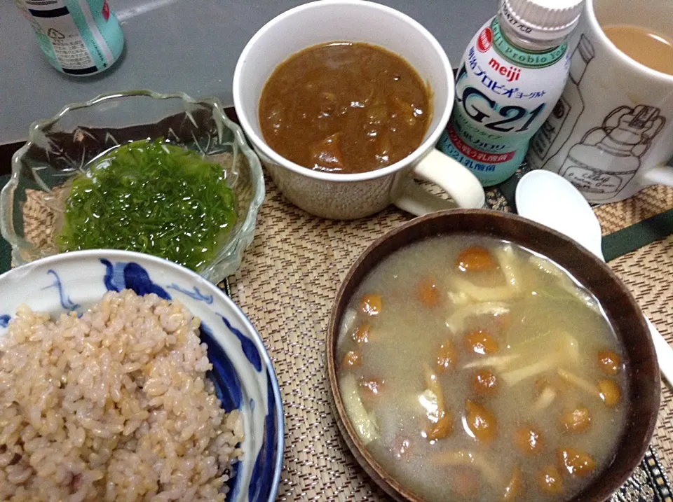 めかぶ＆カレー＆ナメコの味噌汁|まぐろさん