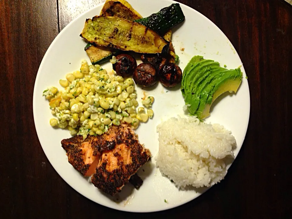 Wild salmon grilled with white rice, avocado, grilled squash and mushrooms, sweet elite style corn.|Melissa Cowleyさん