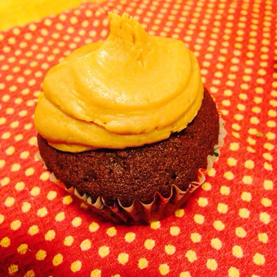 Peanut butter frosted chocolate cupcake|Melissa Cowleyさん