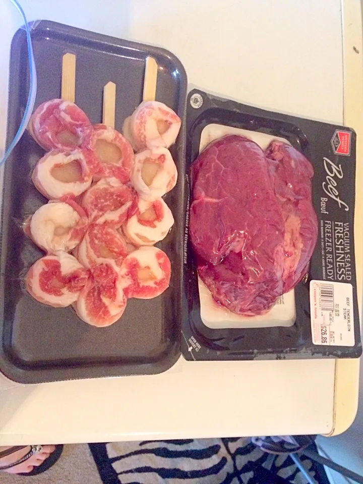 Snapdishの料理写真:Bacon wrapped scallops and steak|Jessica Cさん