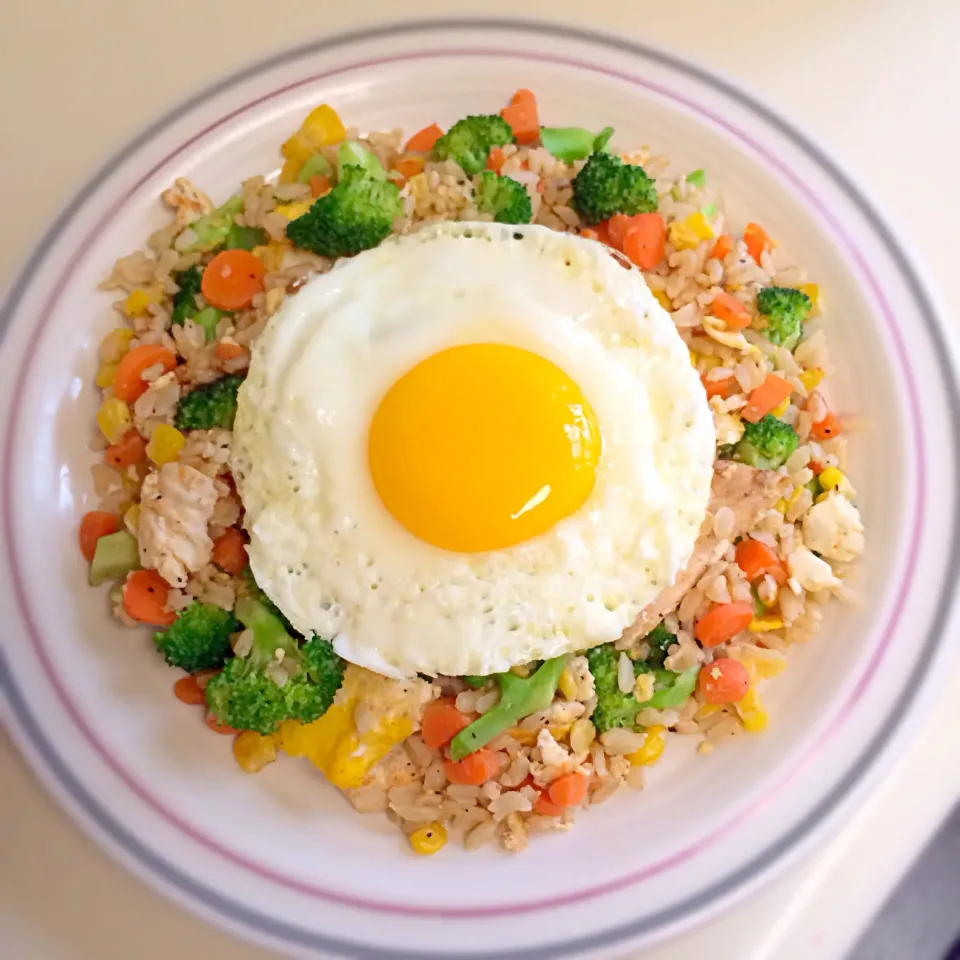 ข้าวผัด3สี ไข่ดาว .. Turkey fried rice with veggies :)|Lukkaew_Lkさん