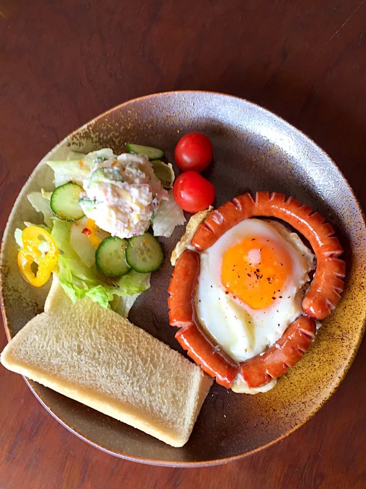 Snapdishの料理写真:🍴🍞🍳Asagohan desu😄🍅🍹. Itadakimasu 💓|🍀oanh🎀さん