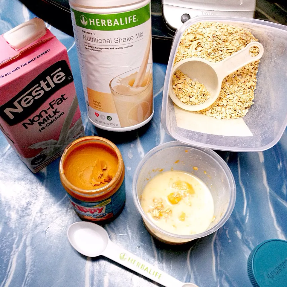 Overnight breakfast oatmeal|Angelique Maelyn Goさん