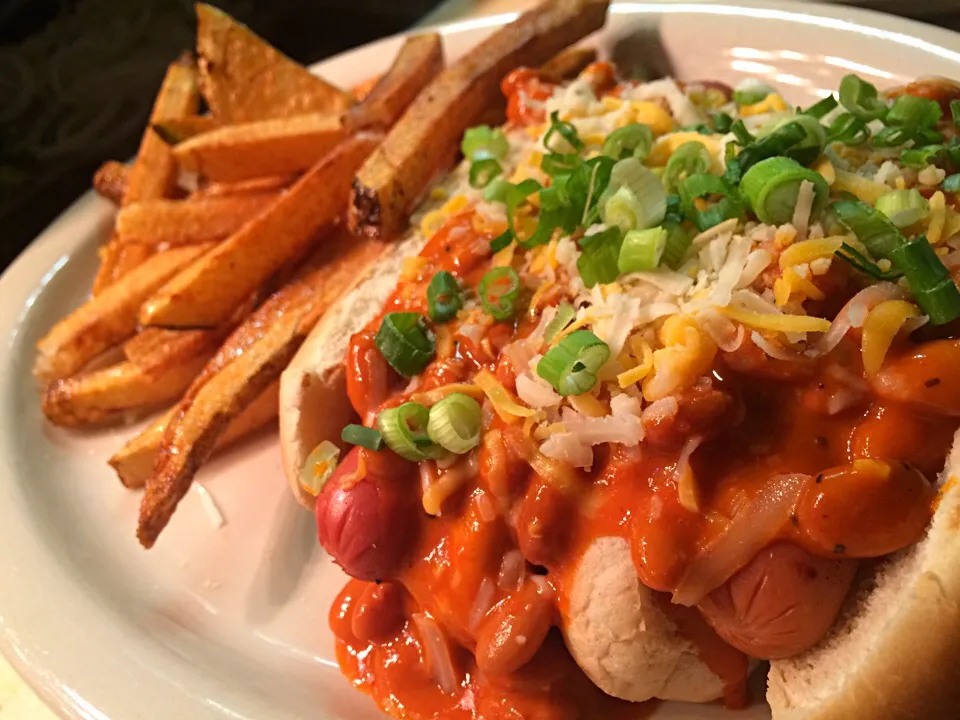 Good old chili cheese dogs with homemade chili and frys|sue chef jeremyさん