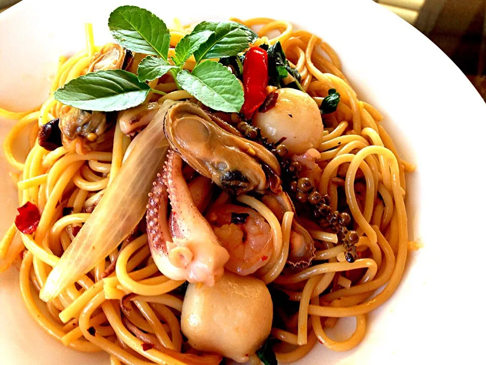 Spaghetti with Spicy Mixed Seafood ( Thai style )|Anchiya Berghuisさん