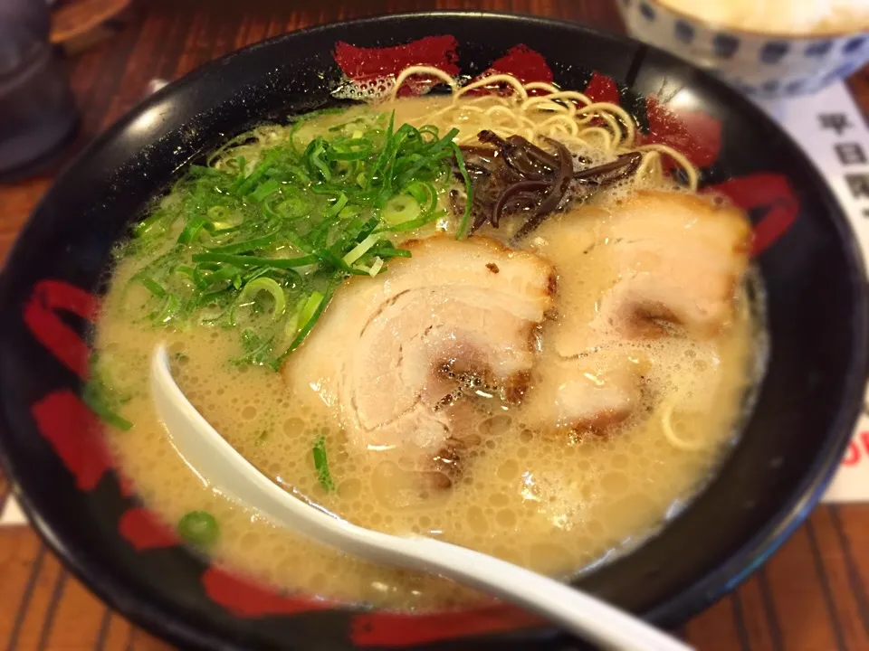 Snapdishの料理写真:とんこつラーメン|Yas Nakさん