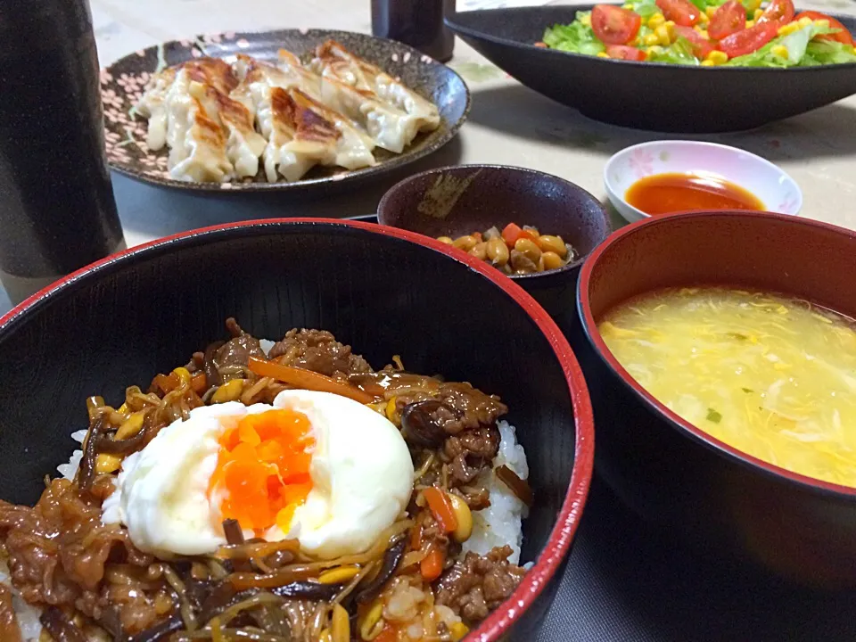 ビビンバ丼と中華スープと、失敗した（笑）羽根つき餃子😔残念…|makoさん