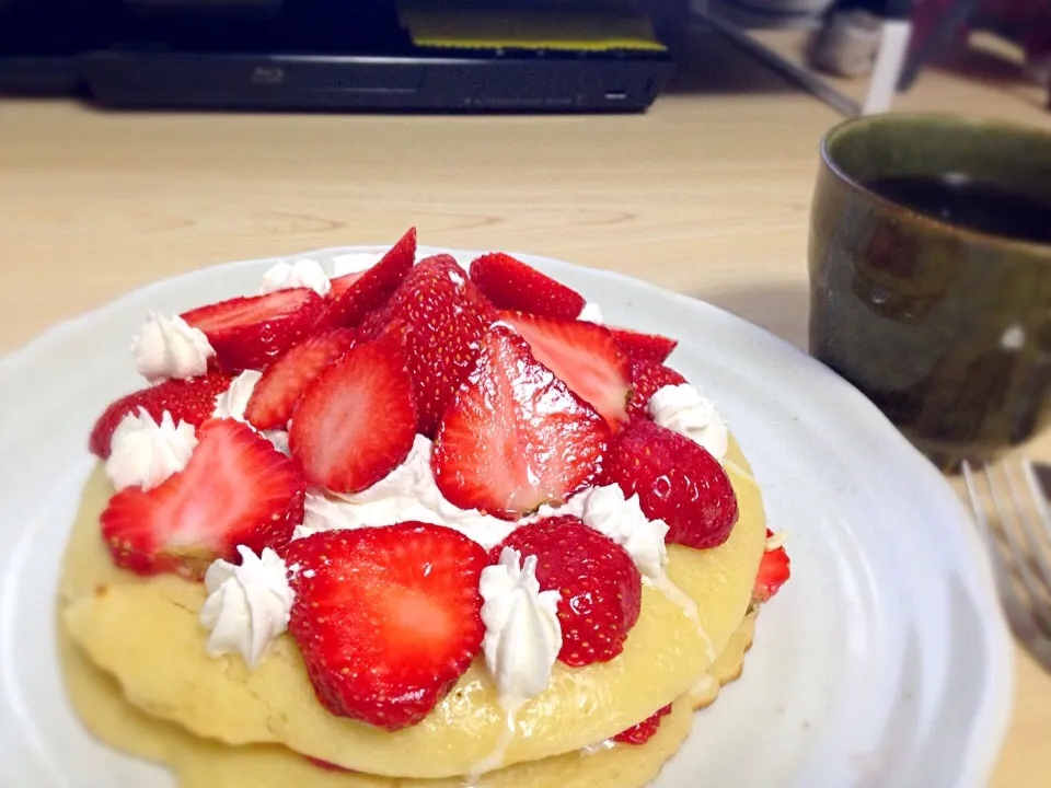 いちごたっぷりパンケーキ|トフさんさん