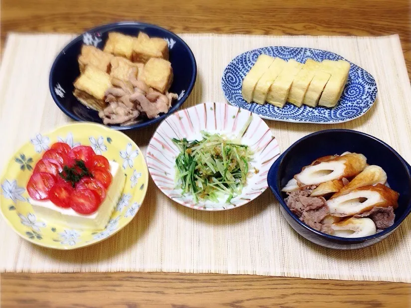 Snapdishの料理写真:厚揚げと鶏の煮物・だし巻き玉子・牛肉とちくわの煮物・みず菜のおひたし・甘いプチトマト🍅でイタリアンな奴|美也子さん