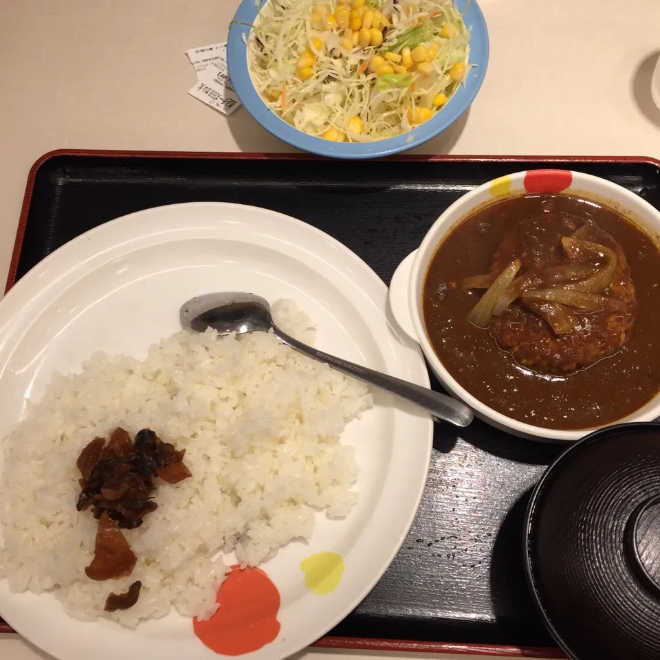 煮込みチーズインハンバーグカレー|アクちゃんさん