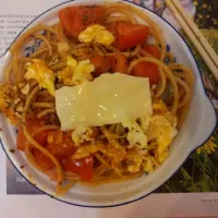 Tomato, egg , cheese and lots of garlic spaghetti|Jeanieさん