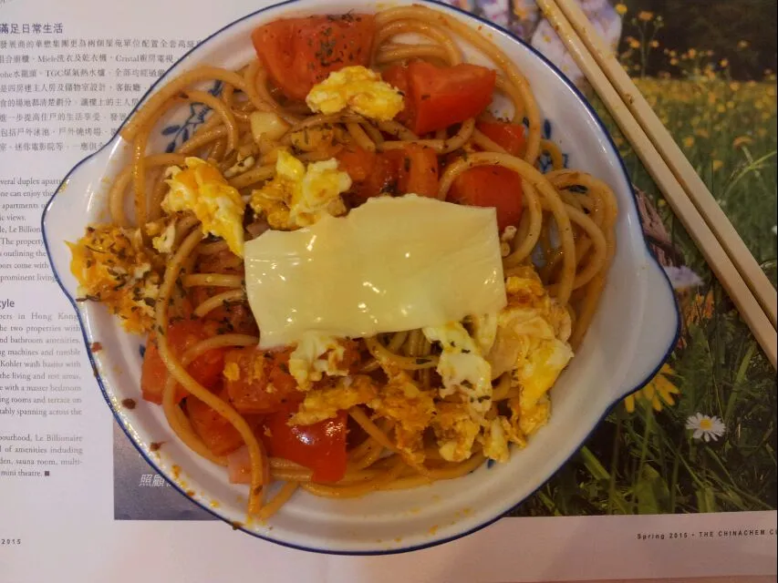 Tomato, egg , cheese and lots of garlic spaghetti|Jeanieさん