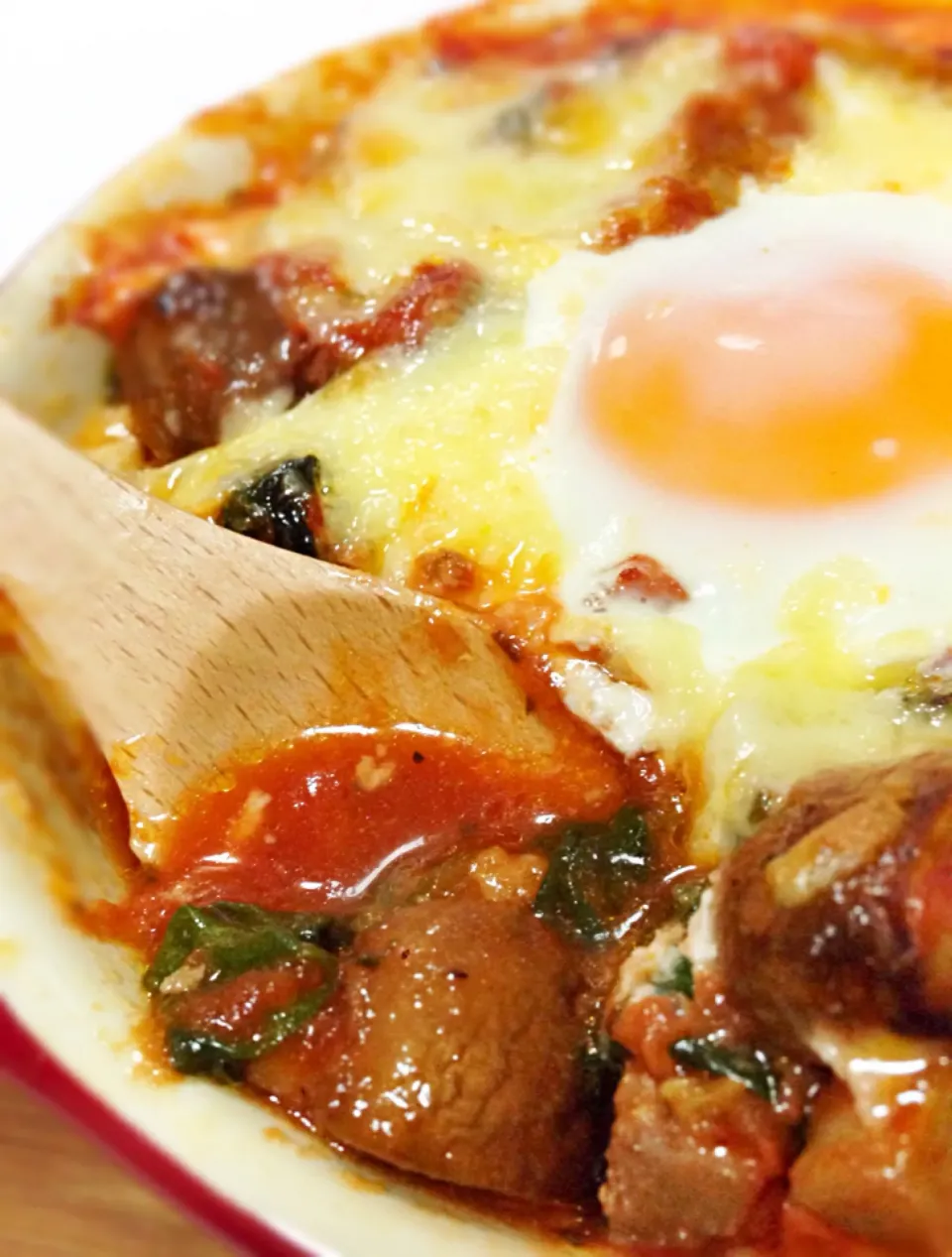 Not-sure-what-to-name-dish. Spinach, mushrooms, chorizo in thyme-infused tomato sauce baked with Gouda cheese and egg|coxiella24さん