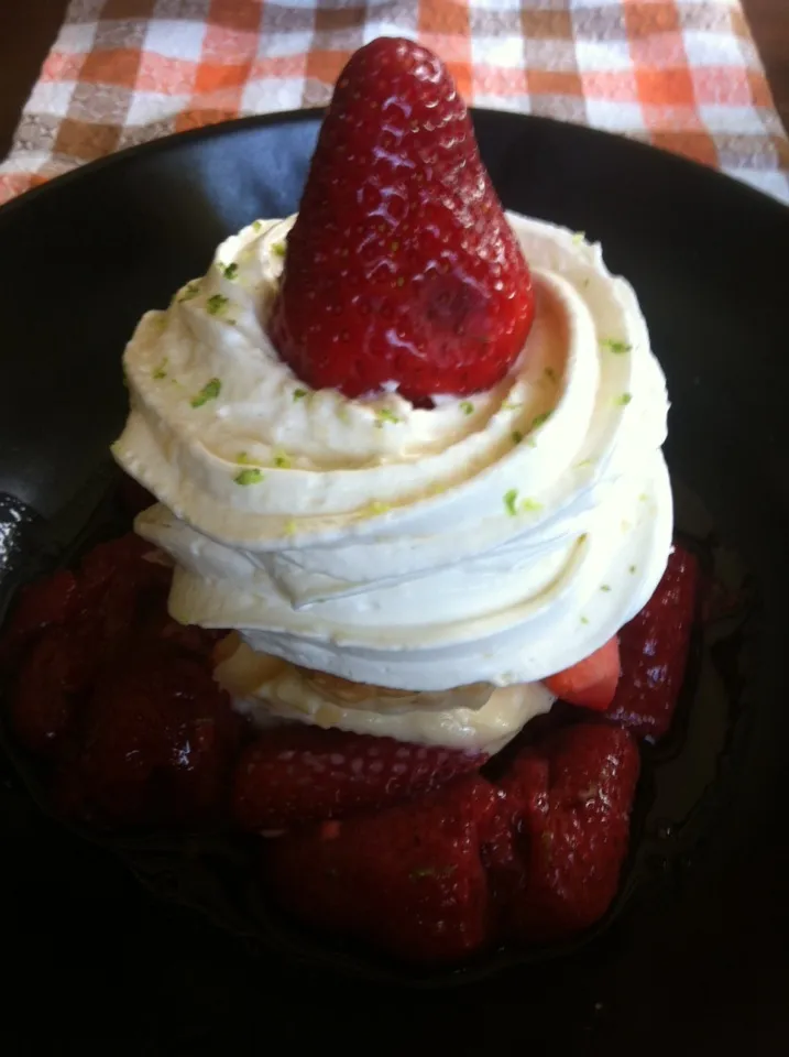 Millefeuille de Fraise et Chantilly Citron, Petite soupe de Fraise à la Menthe et Poivre de Sichuan.|PHILIPPEさん