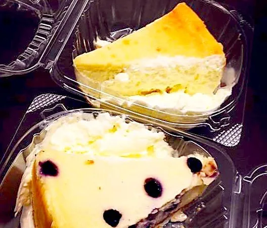 Plain cheesecake and blueberry cheesecake :D|KHaylee09さん