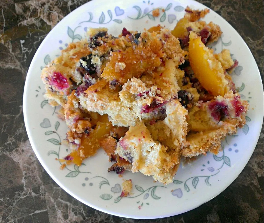 Homemade blueberry and peach coffee cake|paulaさん