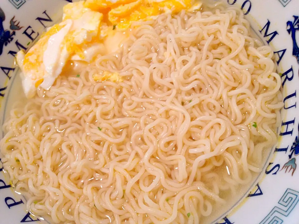 Instant noodles with eggs :D|KHaylee09さん