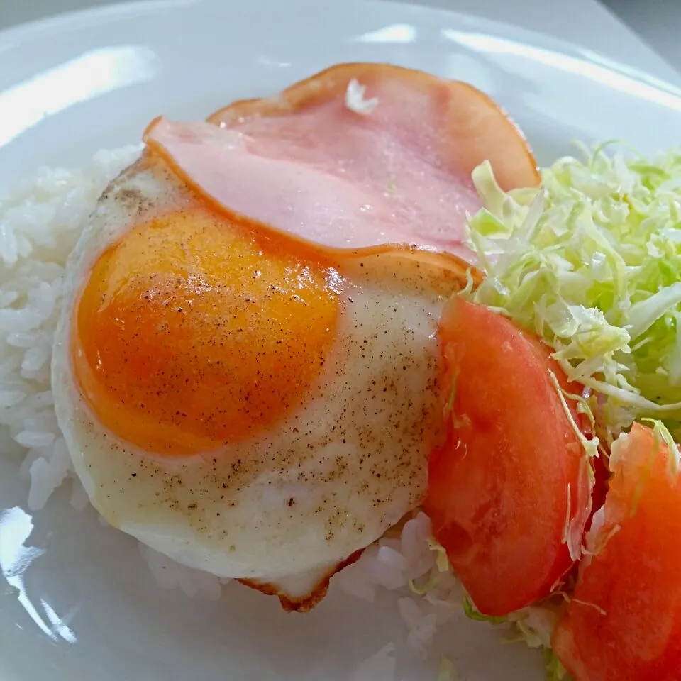 ハムエッグ丼|ふりるさん