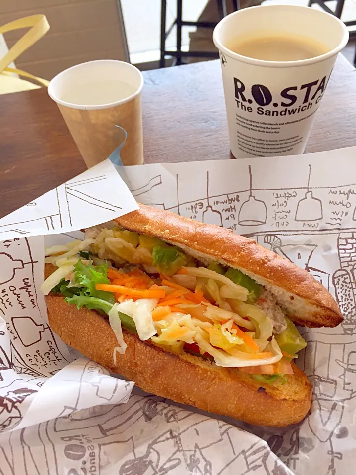 サンドイッチカフェでランチ🍞アボカドベジサンド🌿カフェラテ☕️|まみりんごさん