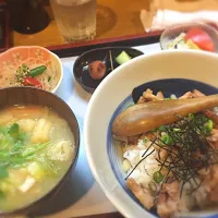 Snapdishの料理写真:九(いちじく) せせり丼|Erina Haraさん